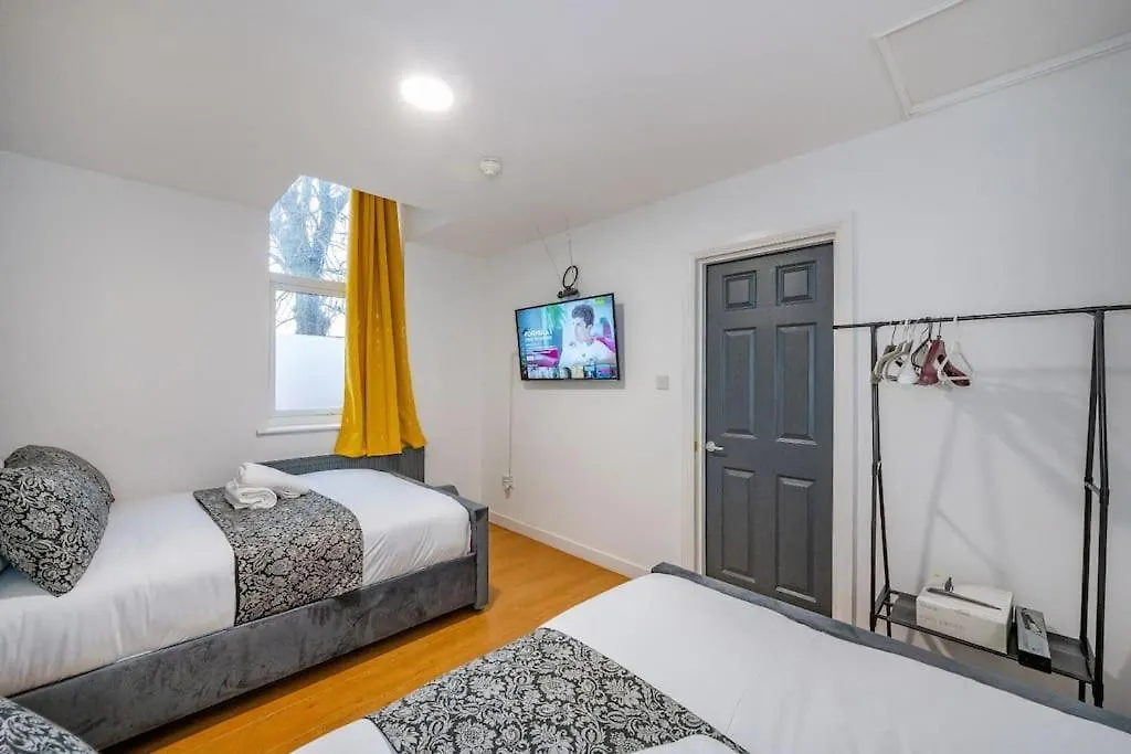 *F18Gh* For Relaxed & Cosy Stay/Free Parking/Wifi ليدز شقة