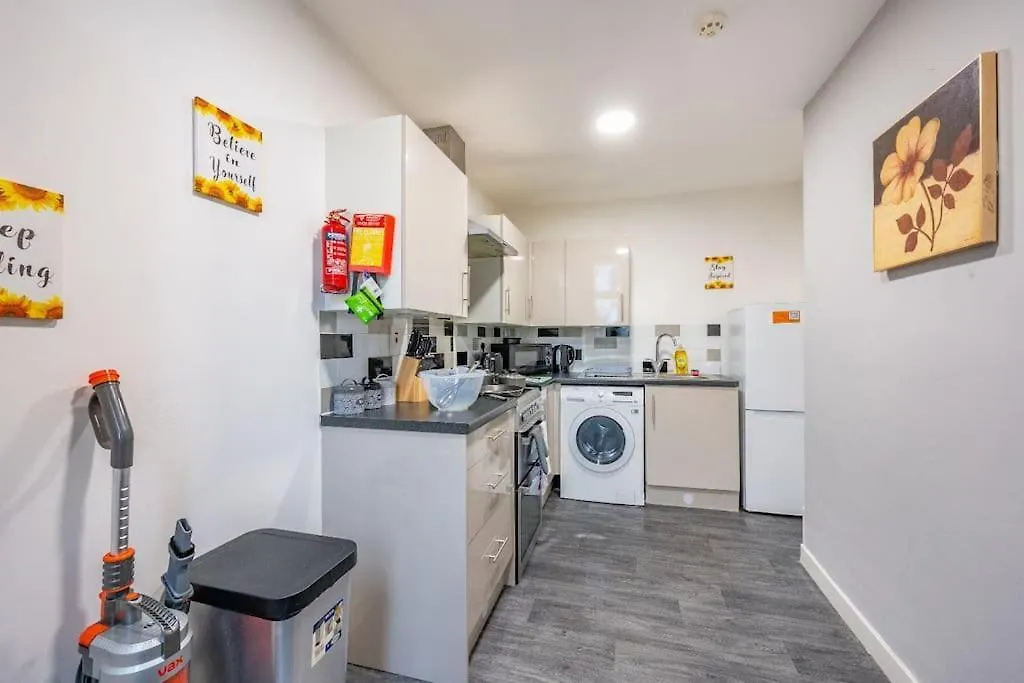 *F18Gh* For Relaxed & Cosy Stay/Free Parking/Wifi 리즈 0*,
